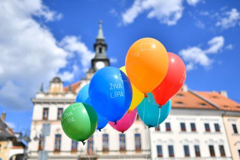 Na kolo a buřta od radnice do Manušic