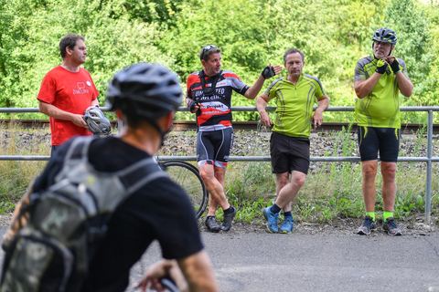 Na kolo a buřta od radnice do Manušic