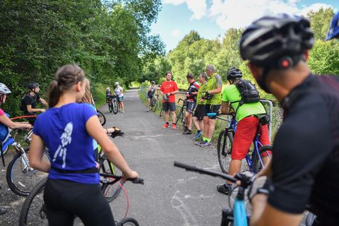Na kolo a buřta od radnice do Manušic