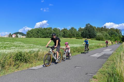 Na kolo a buřta od radnice do Manušic