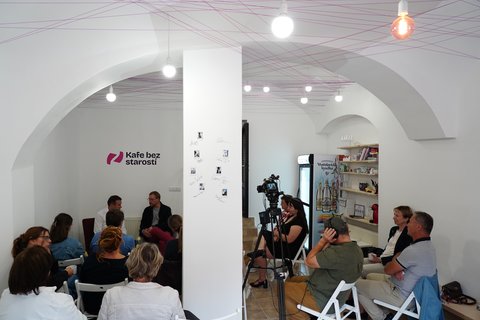 Kafe bez starostí: Adam Forman